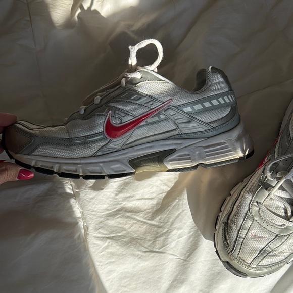 Nike Gray and pink Sneakers - Picture 3 of 10